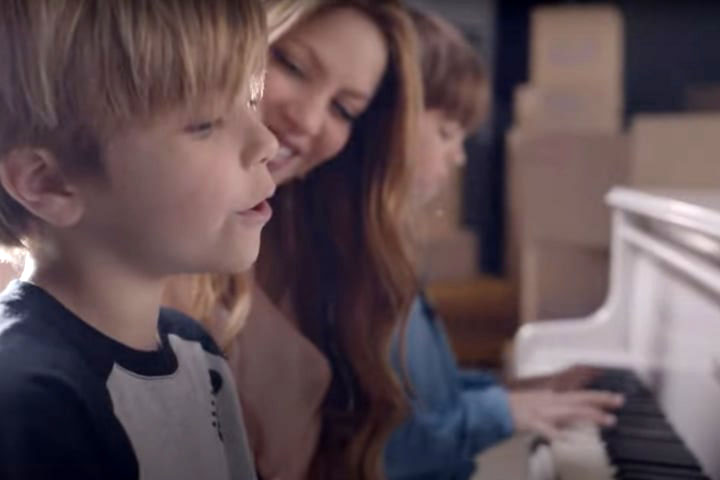 Shakira lanza tema "Acróstico” cantando con sus hijos
