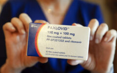 Aprueban primer antiviral oral contra el COVID en adultos