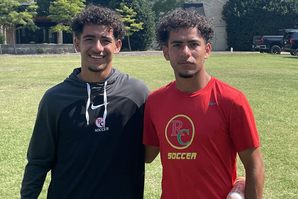 Eduardo and Diego Macías: Chasing the Dream of Becoming Professional Soccer Players Eduardo y Diego Macías: Persiguiendo el sueño de ser futbolistas profesionales