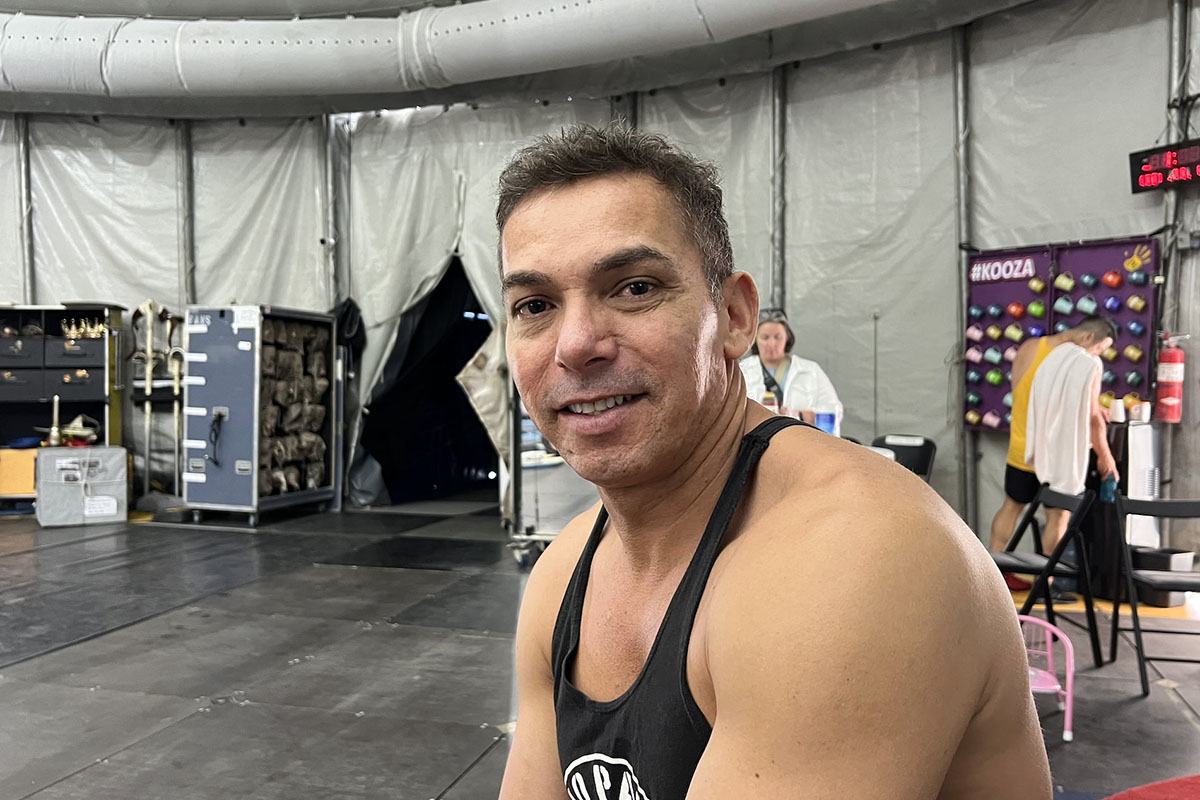 Jimmy Ibarra trae el swing latino a “Kooza”