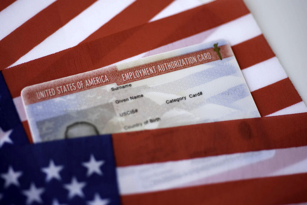 USCIS facilita a empleadores verificar permisos de trabajo