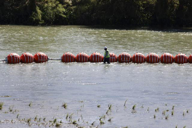 México indignado por boyas en río Bravo