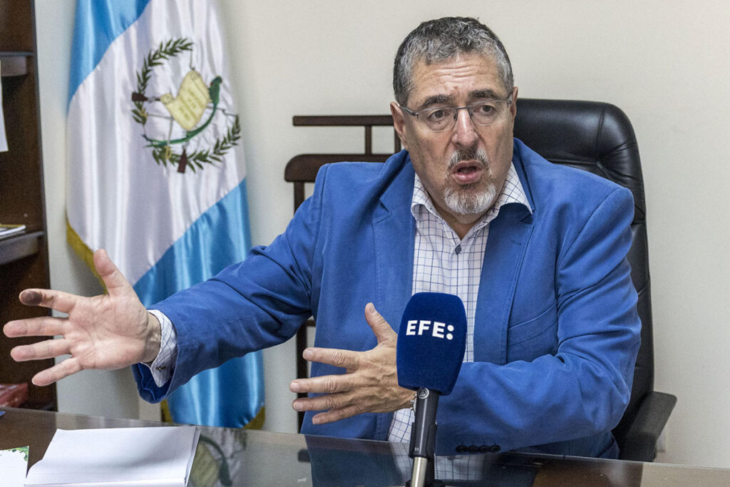Arévalo lidera intención de voto