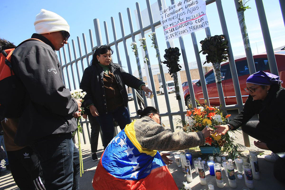Indemnizan familiares de migrantes muertos en incendio