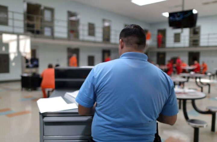 Custodio de Centro de detención contribuye a muerte de migrante