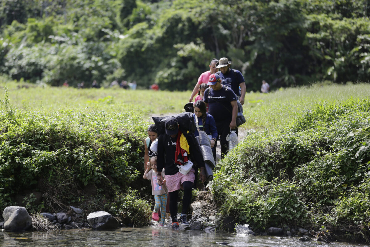 Panamá aumentará deportaciones de quienes cruzan el Darién