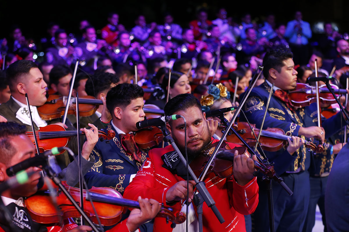 Unos 200 mariachis de 6 países unen sus voces en Jalisco