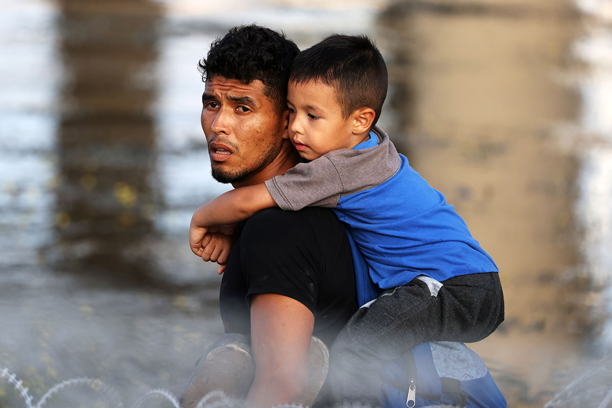 Crecida del Rio Bravo complica sueño migratorio 