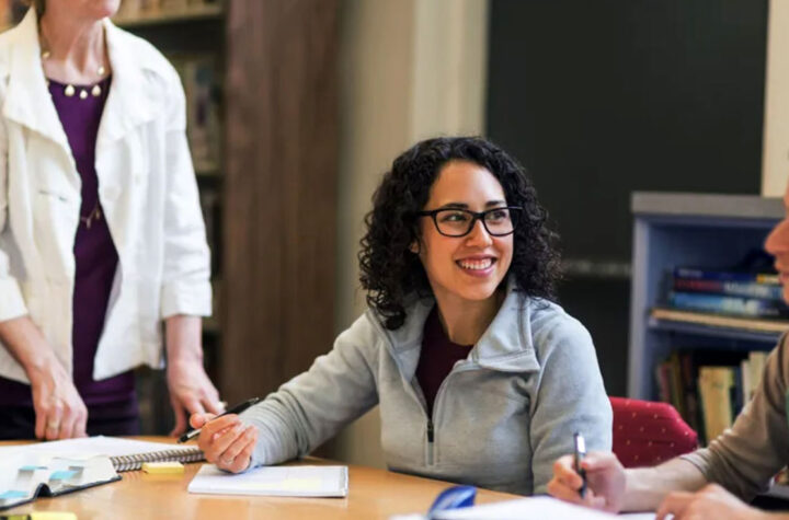 Buscan gente bilingüe