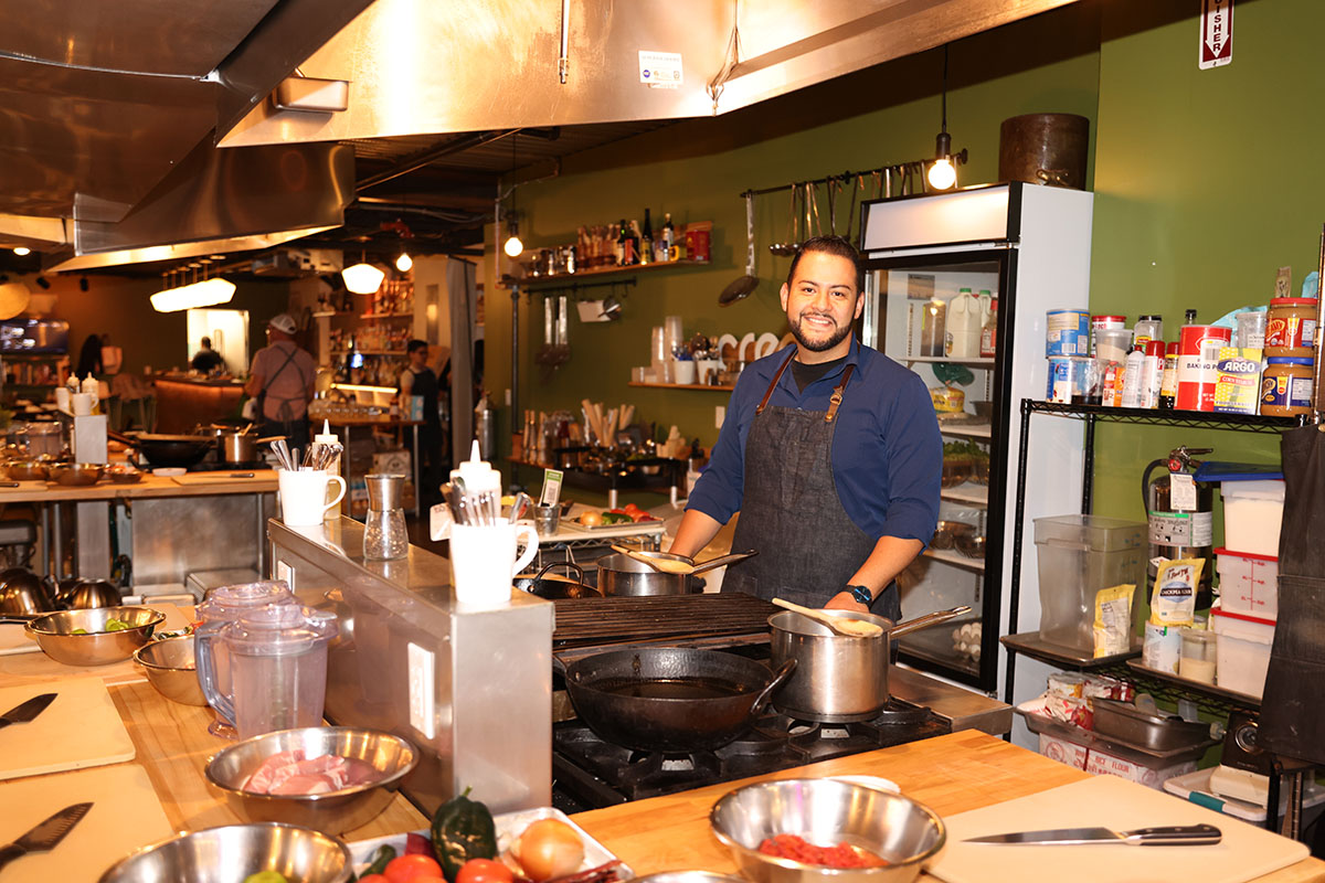 Chef Erasmo Casiano: “Respeto la historia de cada plato que preparo”