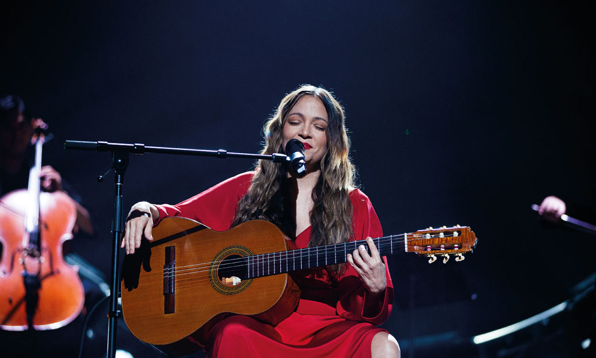 Coronada Natalia Lafourcade con premios Rolling Stone