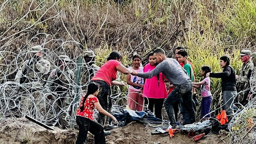 Texas extiende cerca de alambre a Ciudad Juárez