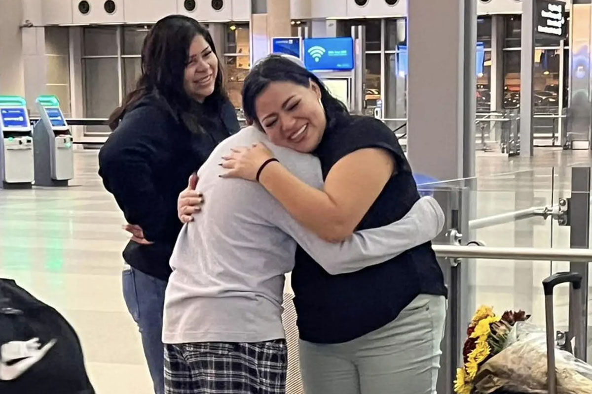 Regresa madre deportada por Trump