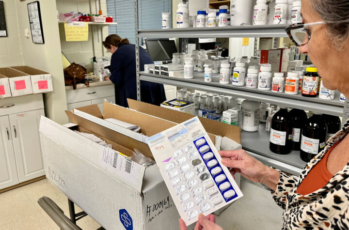 Pacientes necesitados obtienen medicamentos gratuitos