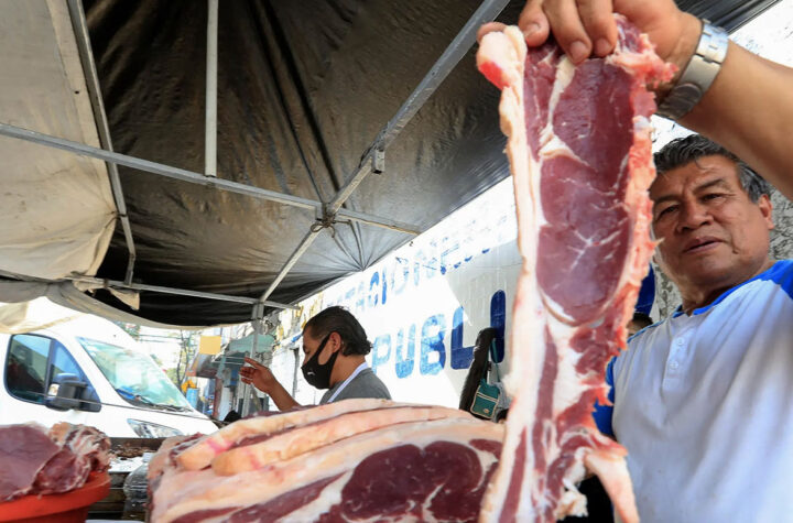 Los mexicanos prefieren carnes rojas encima de frijol y maíz