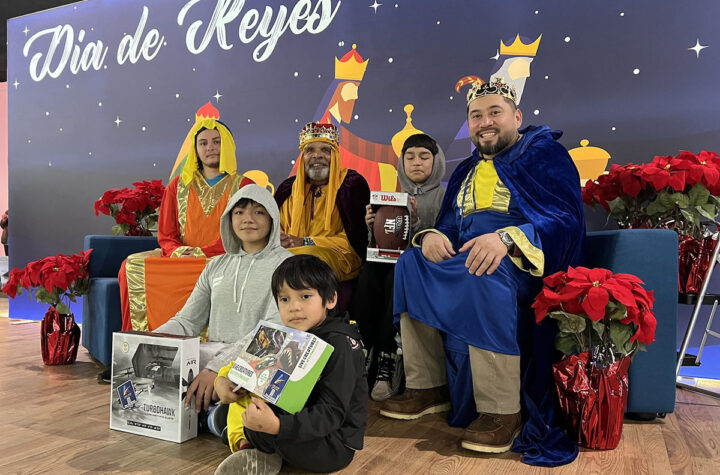 Adelante Community Development celebra Día de Reyes