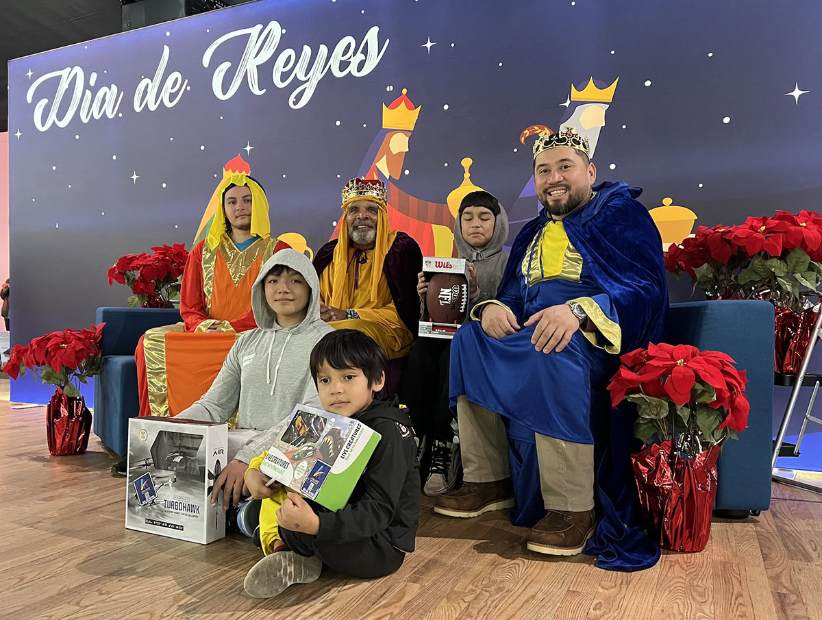 Adelante Community Development celebra Día de Reyes