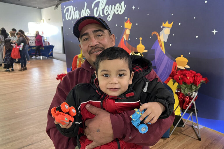Adelante Community Development celebra Día de Reyes