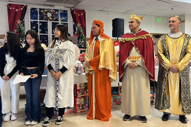 Reyes del Oriente llegaron a San Cayetano