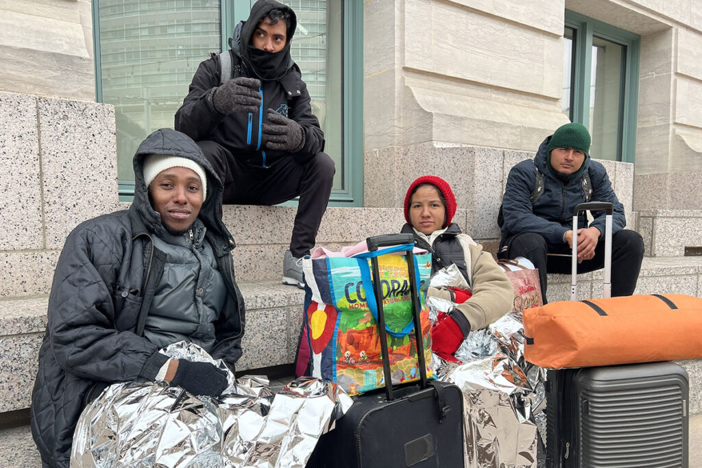 Migrantes se quejan de hacimiento en refugios