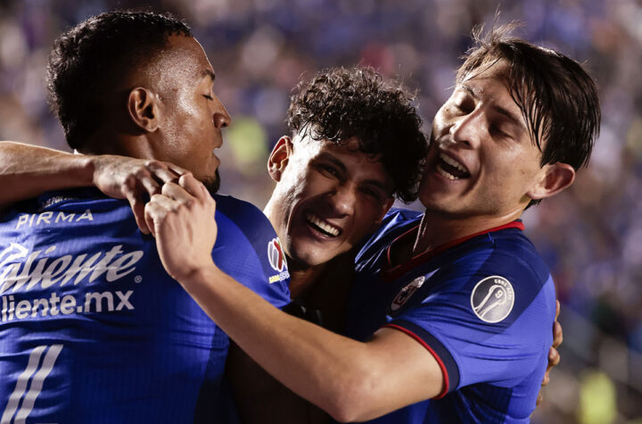 Cruz Azul lidera