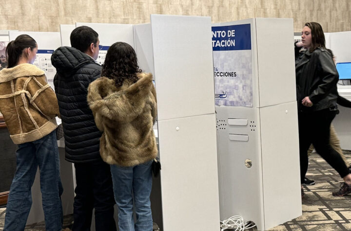 More than 1,500 Salvadorans voted from Aurora, Colorado Salvadoreños votaron en Aurora