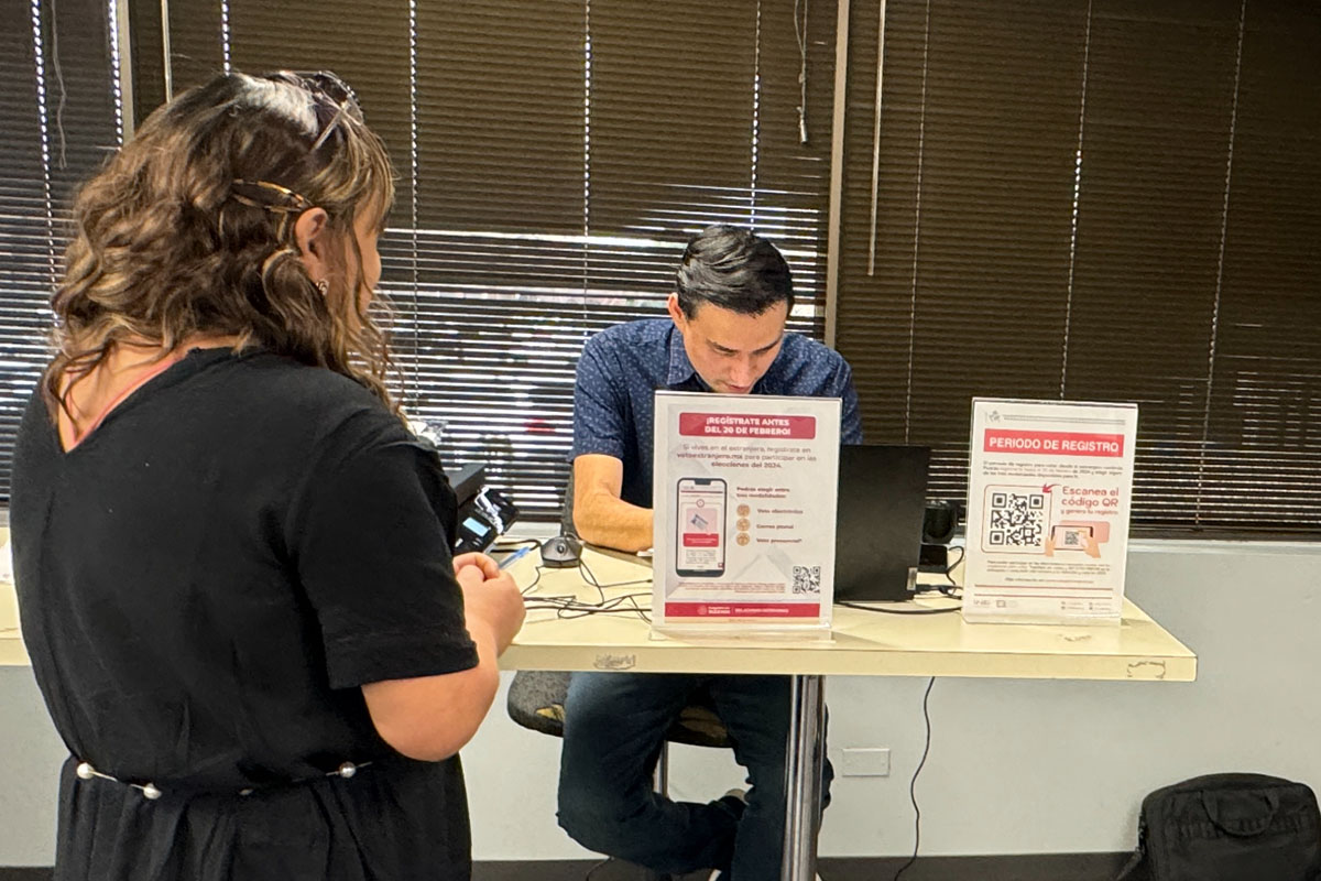 Instalan mesa de ayuda para registro de votantes