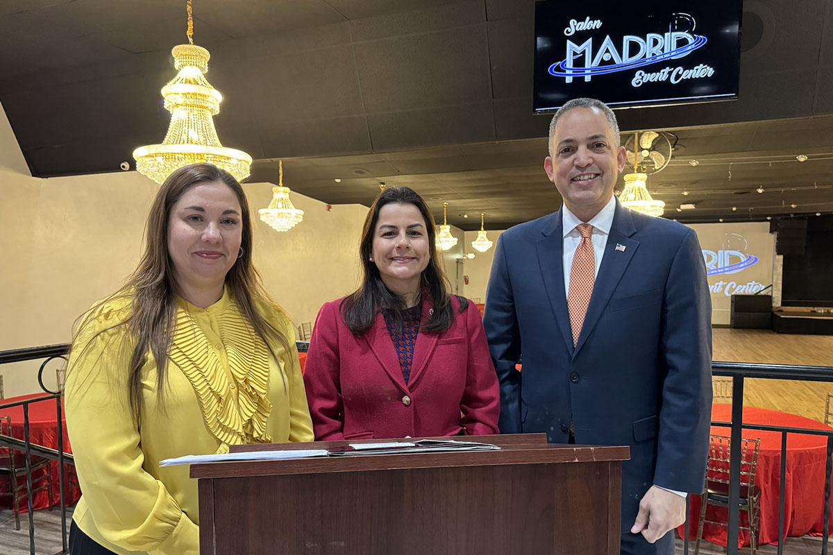 Small minority-owned businesses receive new support Pequeños negocios de minorías cuentan con nuevos apoyos
