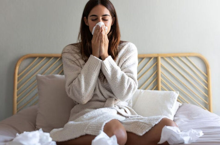 CDC reducen a un día aislamiento por covid-19