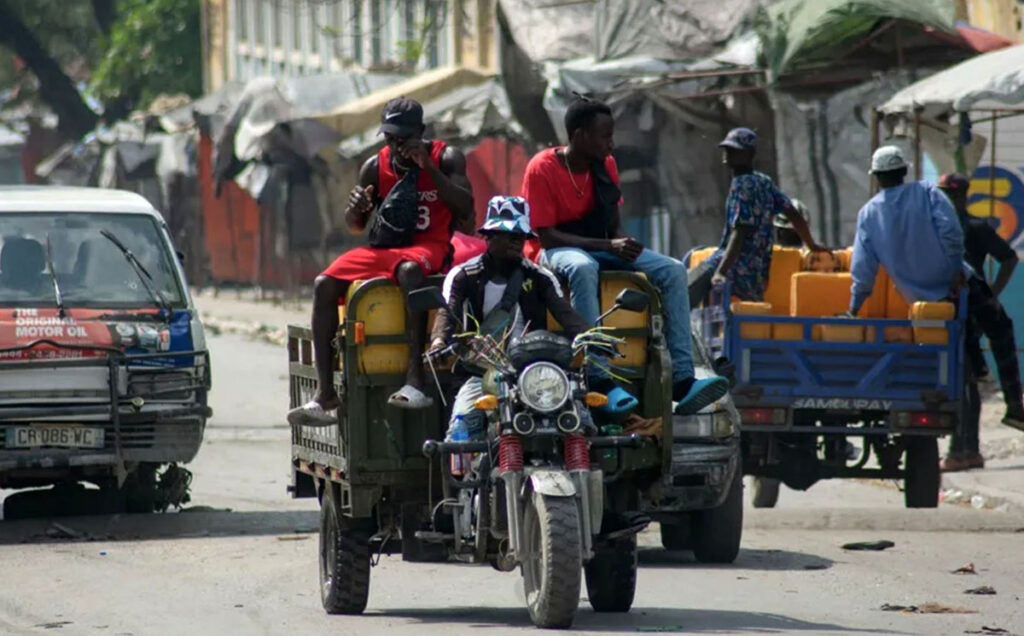 Persisten los saqueos en Puerto Príncipe