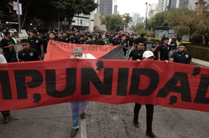 Padres de Ayotzinapa reclaman