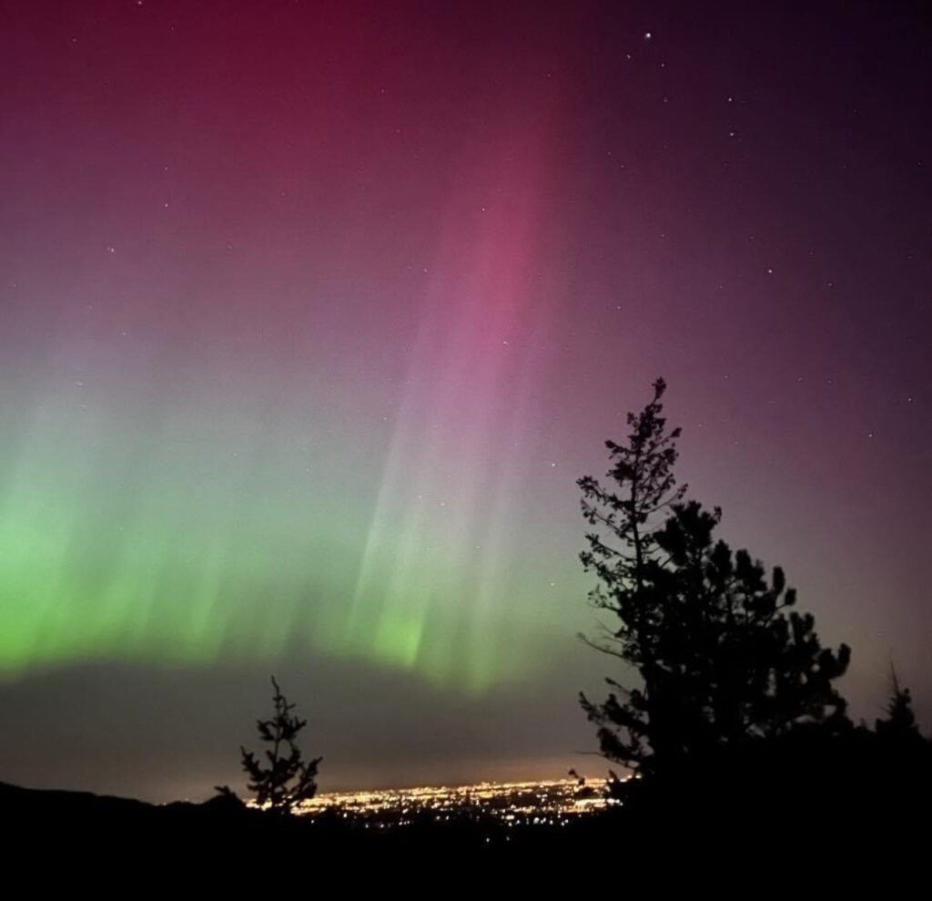 Aurora borealis Captured in Boulder and Colorado Springs Aurora Boreal captada en Boulder y Colorado Springs