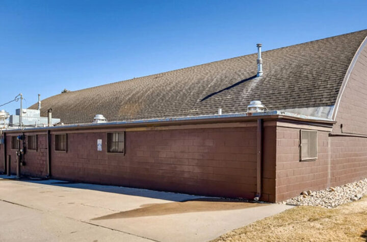 Denver compra edificio para albergar migrantes