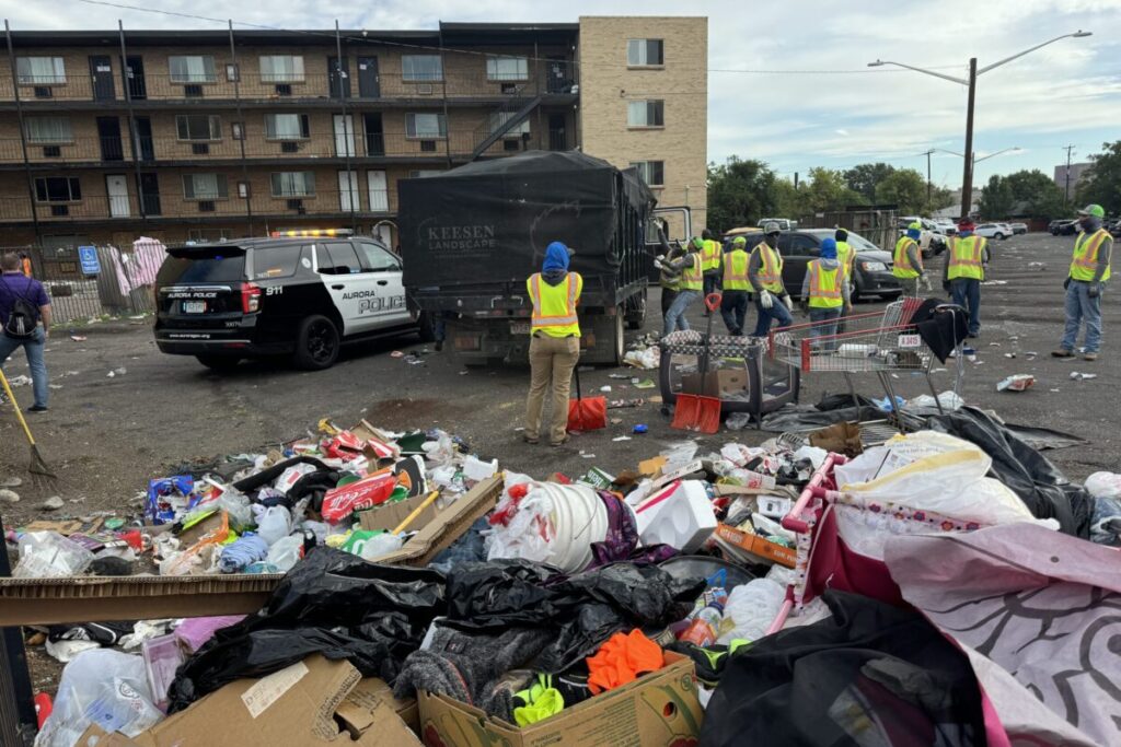 Finaliza desalojo de familias migrantes en Aurora sin incidentes