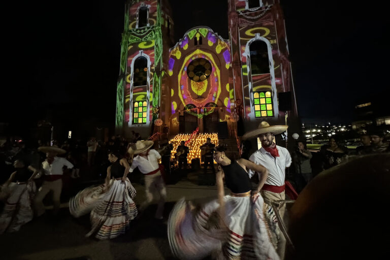 “Amor a la mexicana” deslumbró Denver