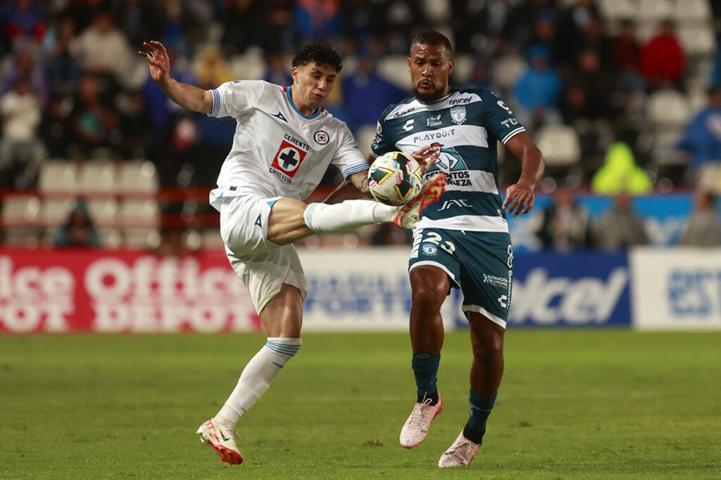 Cruz Azul lidera