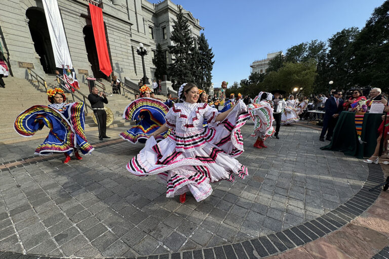 Celebran “El Grito” en Capitolio de Colorado