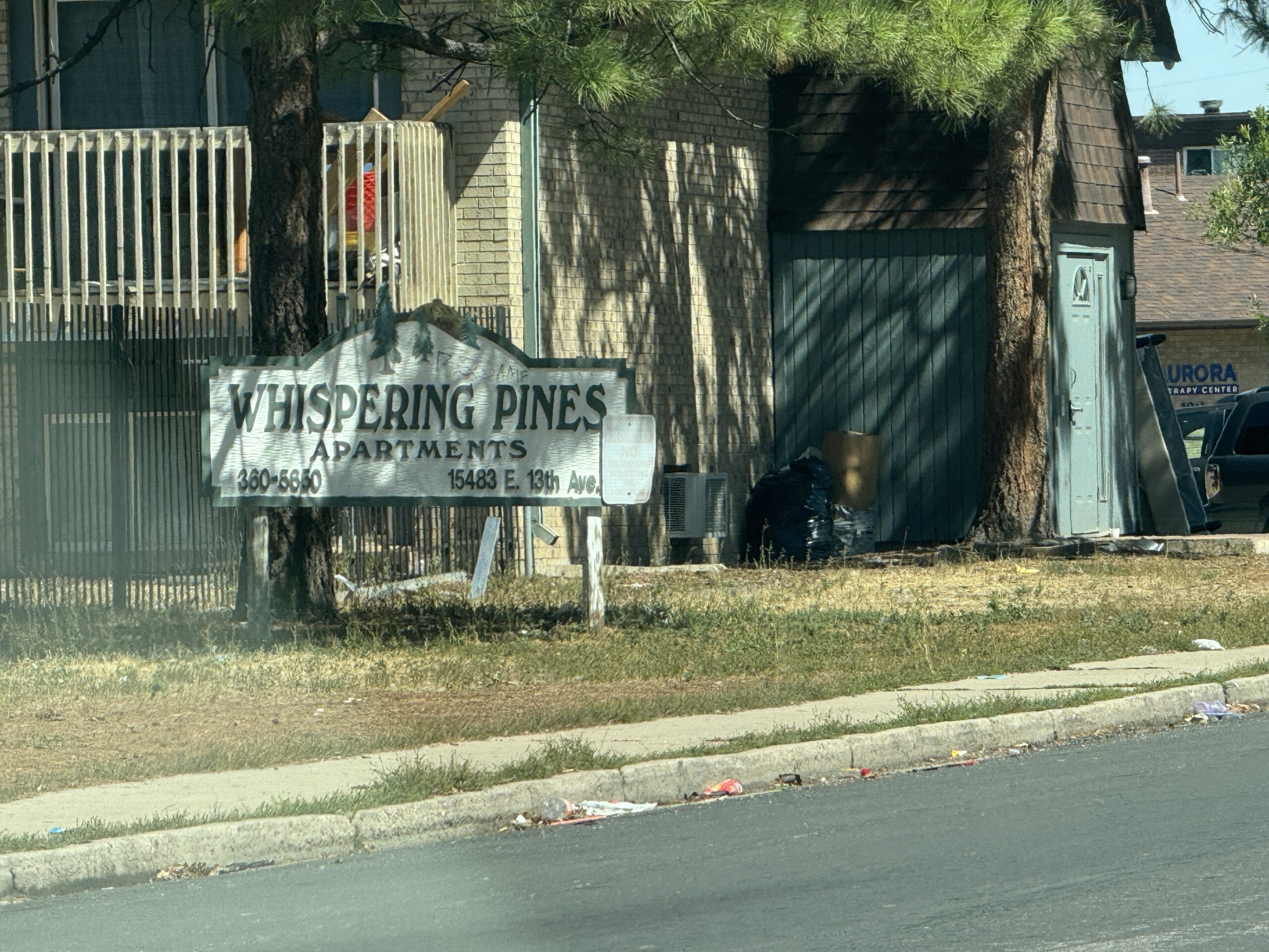 Hombre fallece tras tiroteo en área de apartamentos Whispering Pines en Aurora, Colorado