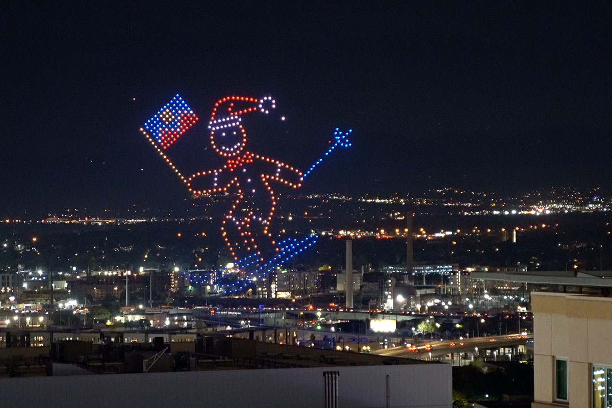 Denver ilumina su cielo con un espectáculo de drones