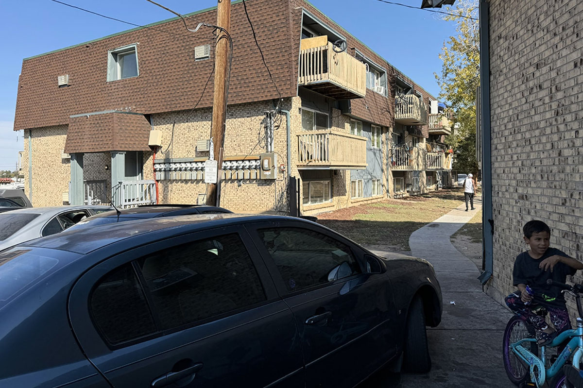 Mass Evictions Carried Out at Whispering Pines in Aurora Ejecutan desalojos masivos en Whispering Pines de Aurora