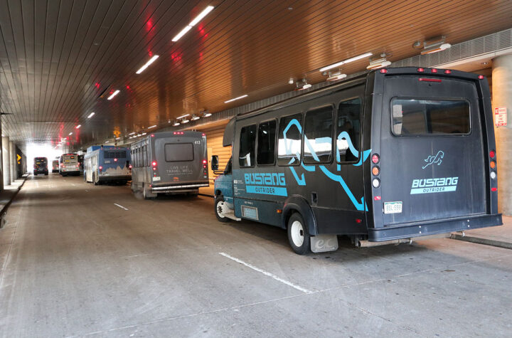 Bustang Outrider conecta noreste de Colorado con el Aeropuerto de Denver
