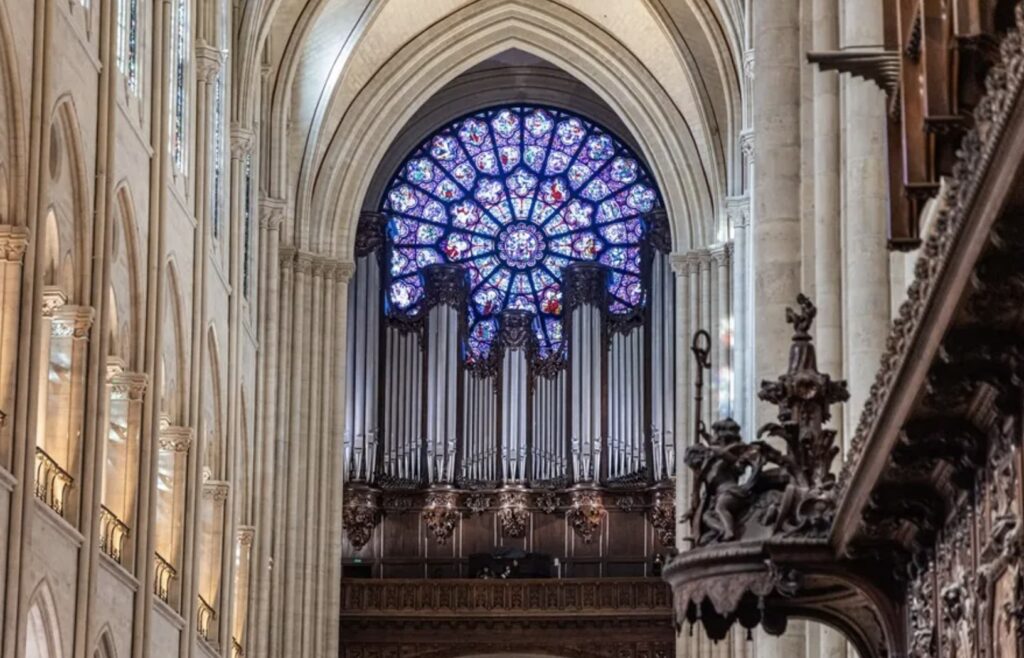 Notre Dame recupera su energía