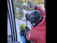 Rescatan a 174 esquiadores tras falla en teleférico en Winter Park