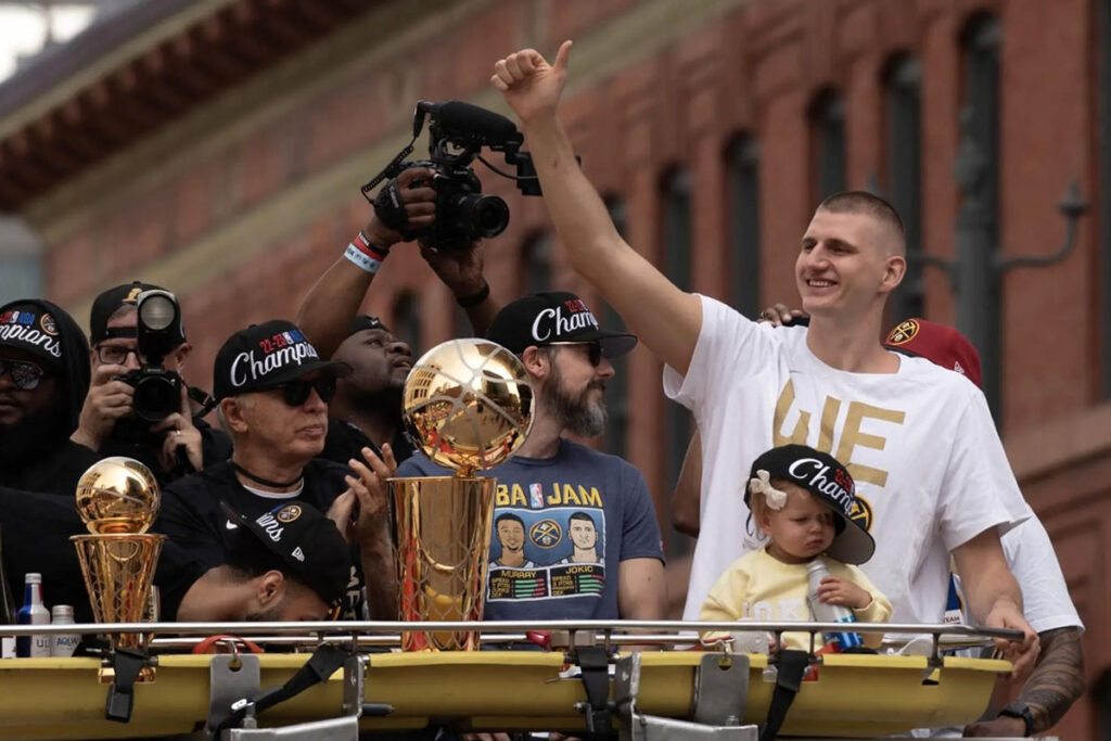 Jokic, Biles y Verstappen lideraron deporte mundial