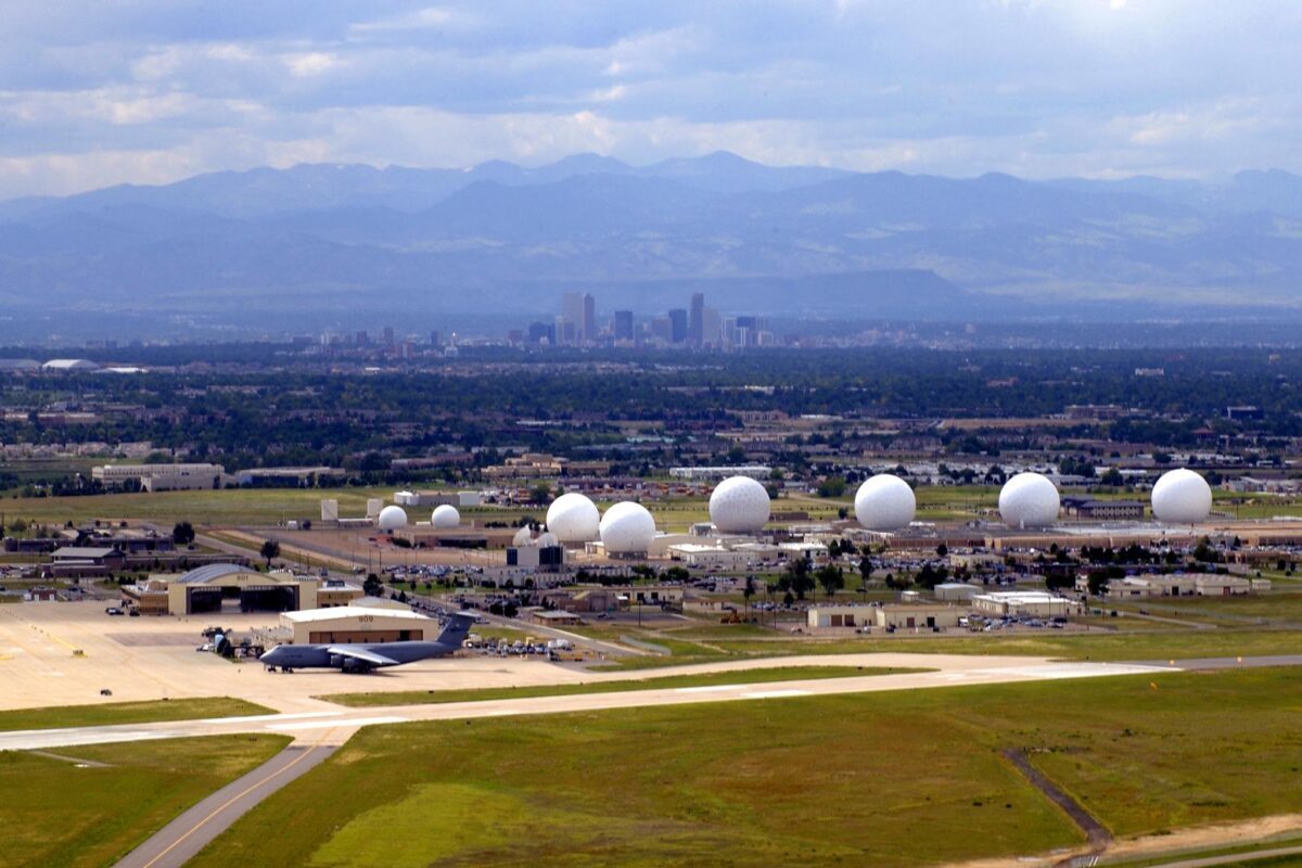 Retraso en adecuación de base Buckley pospone operativo migratorio en Aurora Delay in Buckley Base Adjustments Postpones Immigration Operation in Aurora