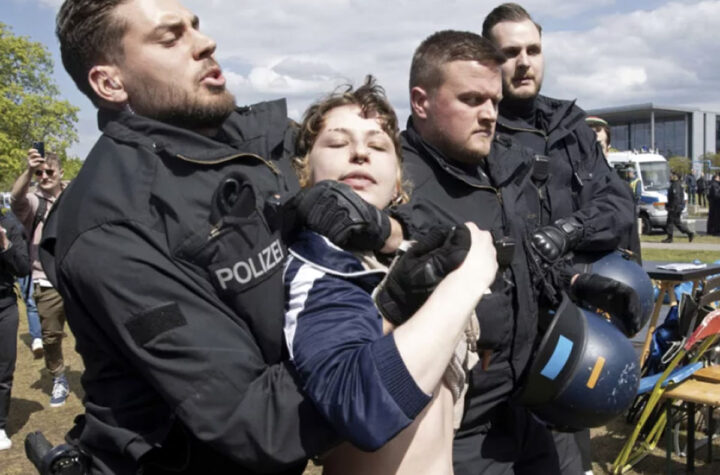 Deportación de estudiantes