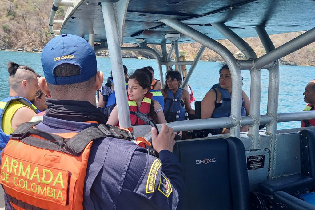 Rescatan a turistas