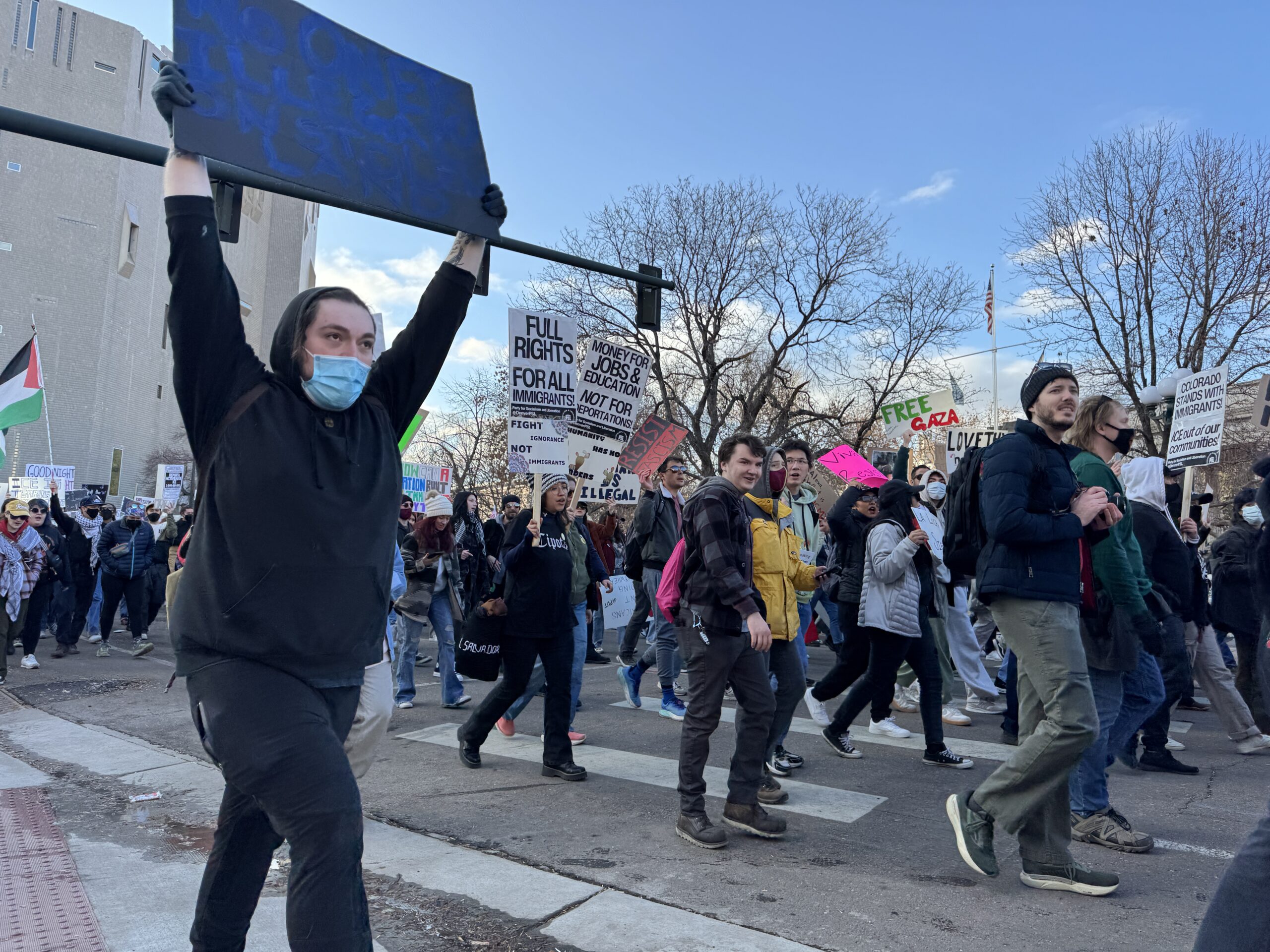 Thousands Marched in Denver in Defense of Immigrants Miles marcharon en Denver en defensa de los inmigrantes