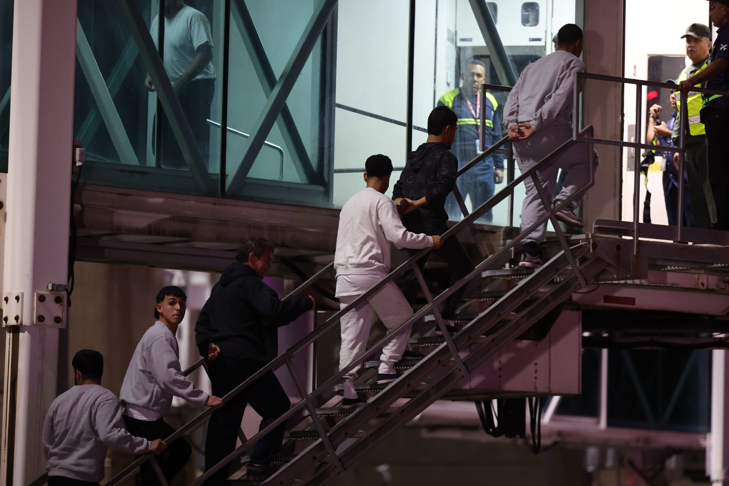 Juez impide deportación de 5 venezolanos