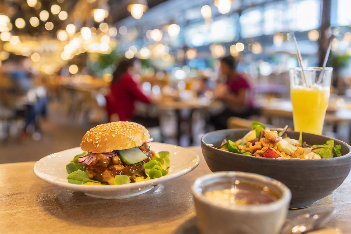 Restaurants in Denver Experience Steep Decline in Sales During 2024  Restaurantes en Denver experimentan una fuerte caída en ventas durante 2024 
